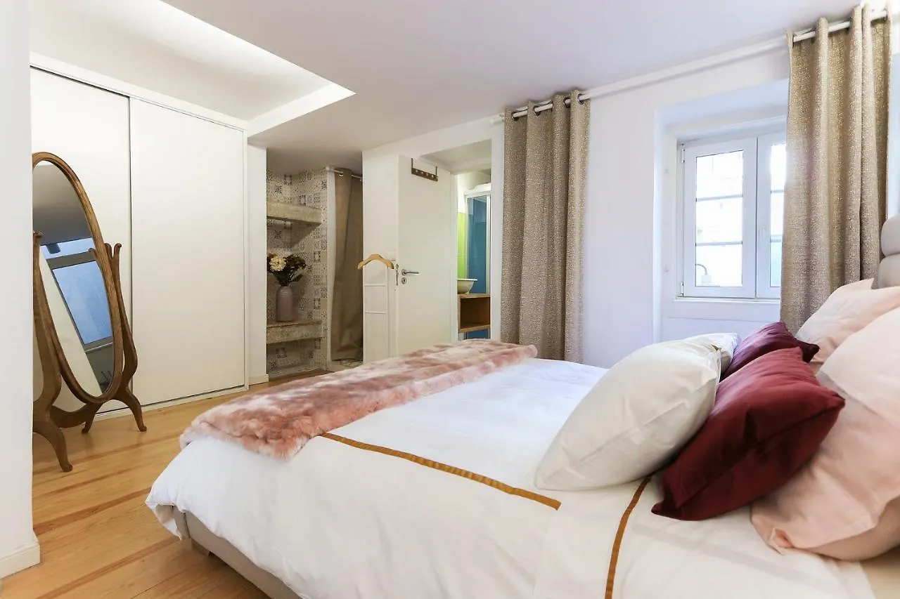 Charming And Stylish Downtown Apt In XIX Century Building Lissabon