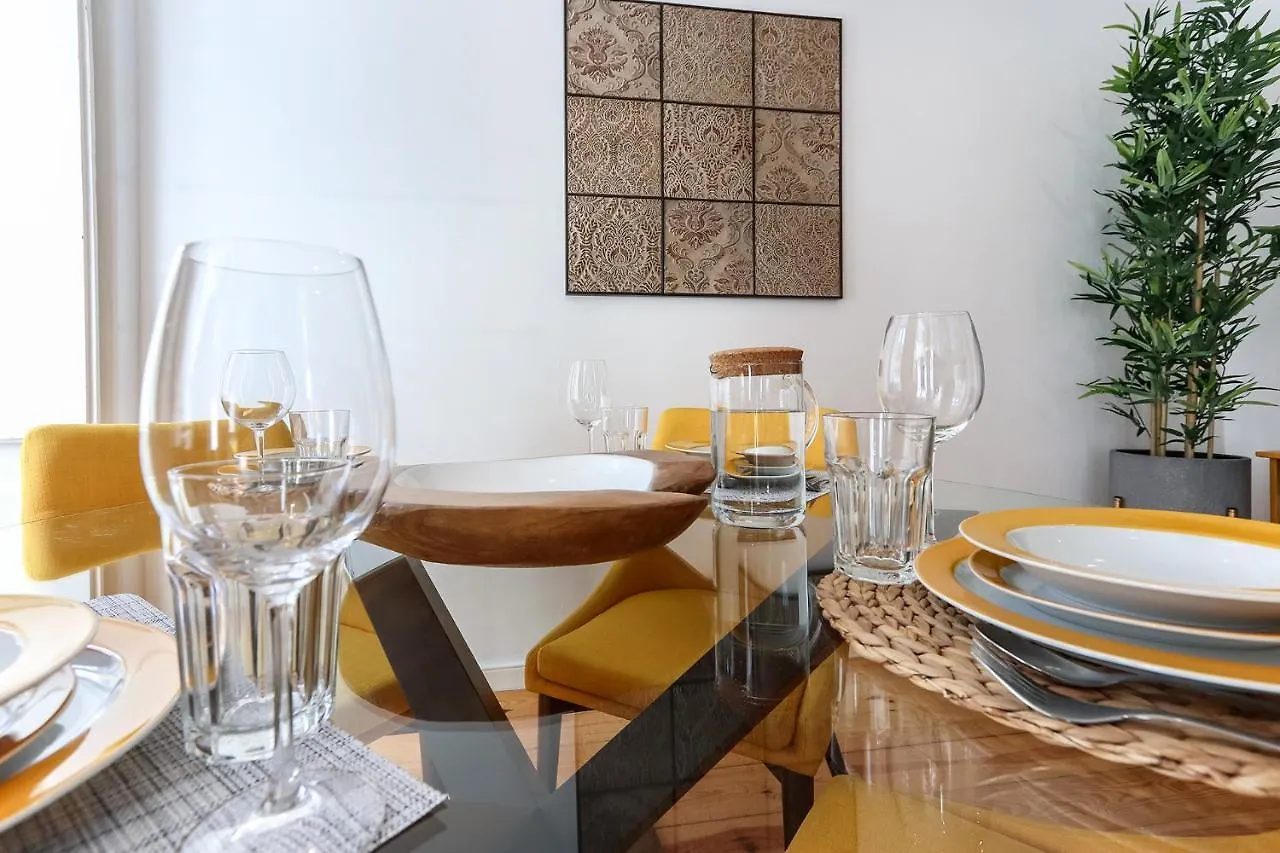 Charming And Stylish Downtown Apt In XIX Century Building Lisbon Apartment