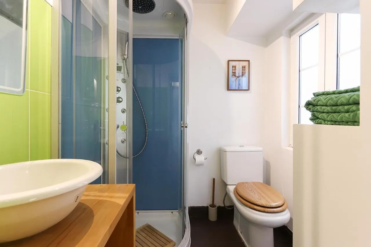 Charming And Stylish Downtown Apt In XIX Century Building Lisbon Apartment